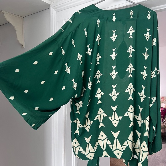 Farm Rio Fish Design flowy Kimono top - Picture 9 of 10